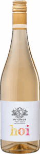 Pinot Grigio “Hoi” er en hvidvin fremstillet på 100% Pinot Grigio. I duften er der noter af pærer og grønne æbler. Smagen er frisk og fint afrundet. Hvidvinen er god at nyde til lette forretter med fisk og grøntsager. Er også fin til lyst kød og fjerkræ og let krydrede retter.